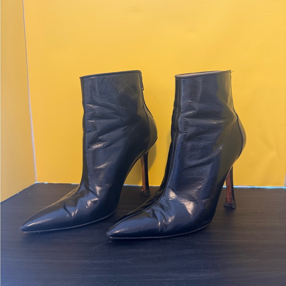 Manolo Blahnik Black Leather Ankle Boots 8/38